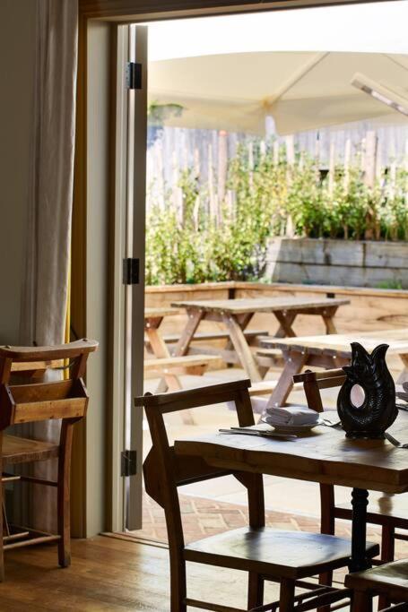 Dusk At The Sun Inn Felmersham Apartment